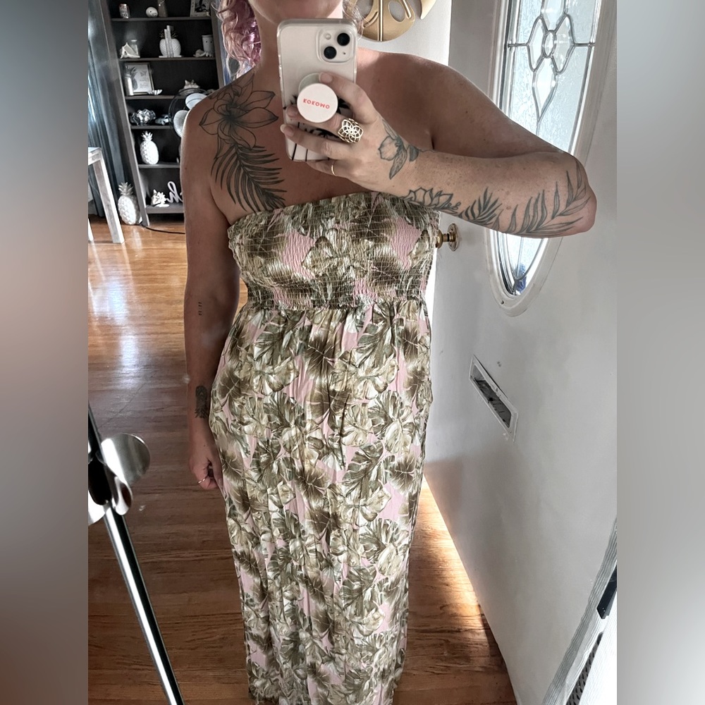Tropical strapless maxi great for vacay!